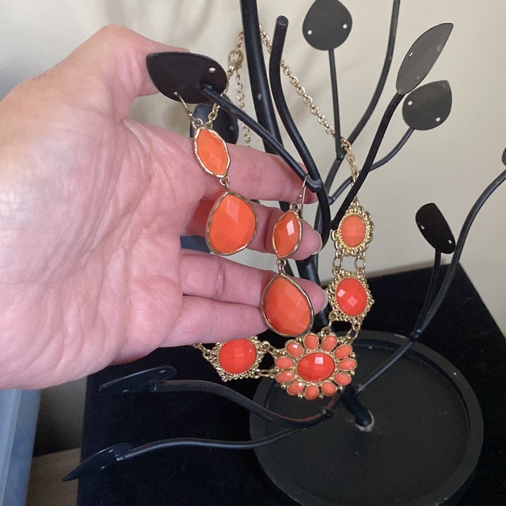 Necklace and earrings set